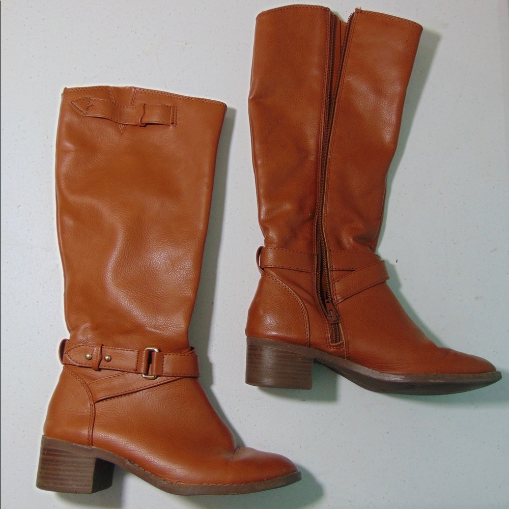 Knee-high size 6 brown boots